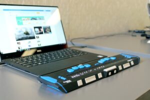Laptop z specjalistyczną klawiaturą